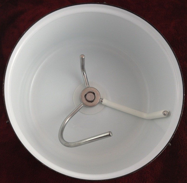 https://cookingwithjim.com/wp-content/uploads/2011/10/bosch-original-bowl-first-generation-enamel-13.jpg